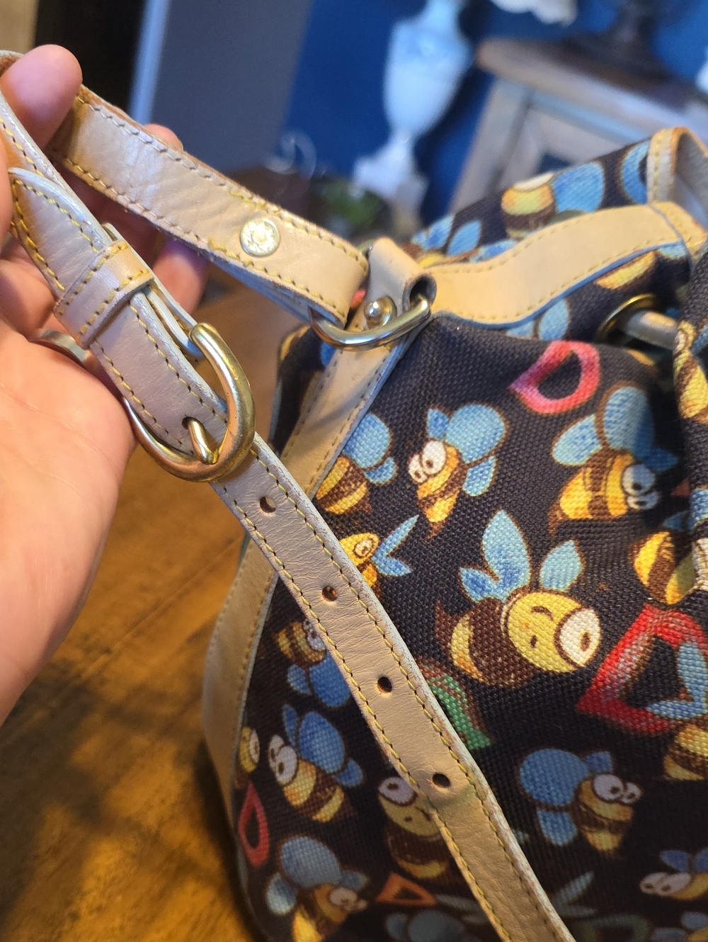 Dooney & Bourke  Bee Print Drawstring Shoulder Bag Rare - Picture 11 of 16